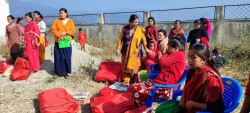 गर्भवती भेट्न पौष्टिक आहार बोकेर नकौली पुगिन मेयर